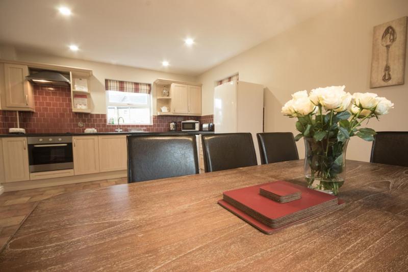 Haddon Cottage - Darwin Lake Holiday Village Матлок Екстериор снимка